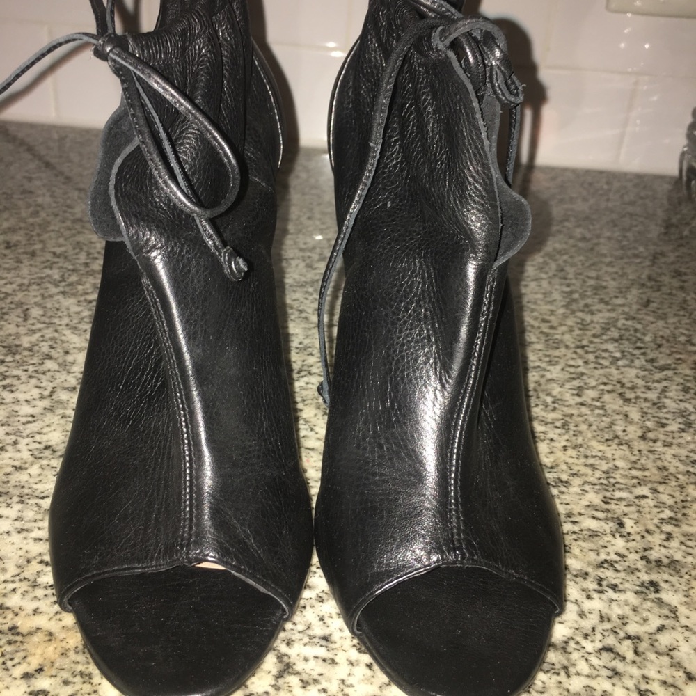Leather Open Toe w Tie